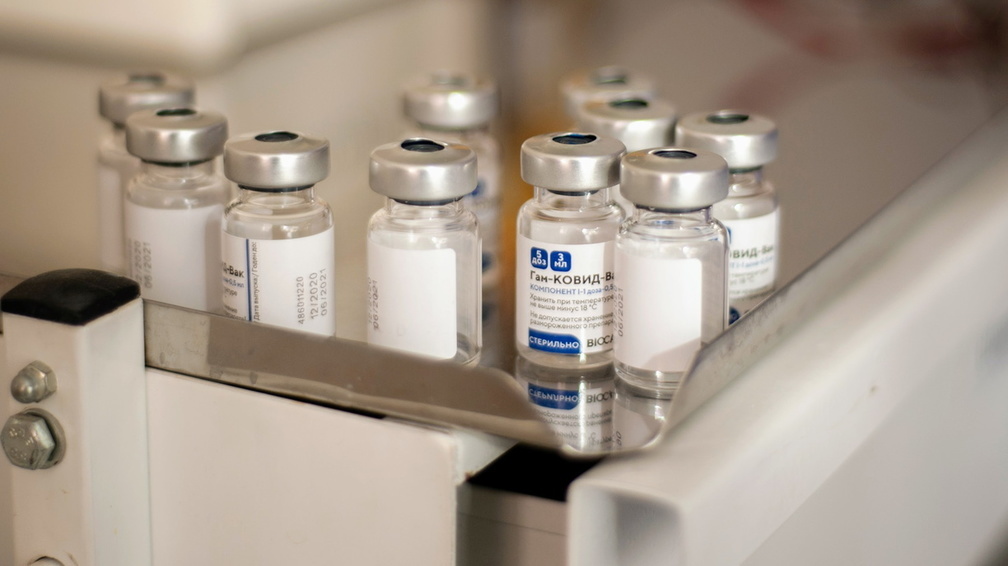 Более 1 млн комплектов вакцины от ковида завезли в Югру 