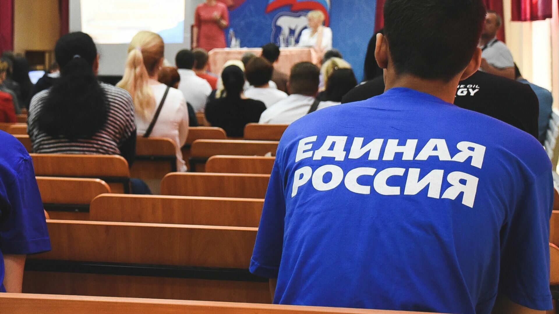 В «Единой России» оправдались за разграбленный на Донбассе гуманитарный груз из ХМАО