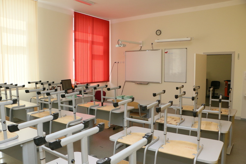 ​В крупных поселениях Сургутского района продлили дистант в школах 