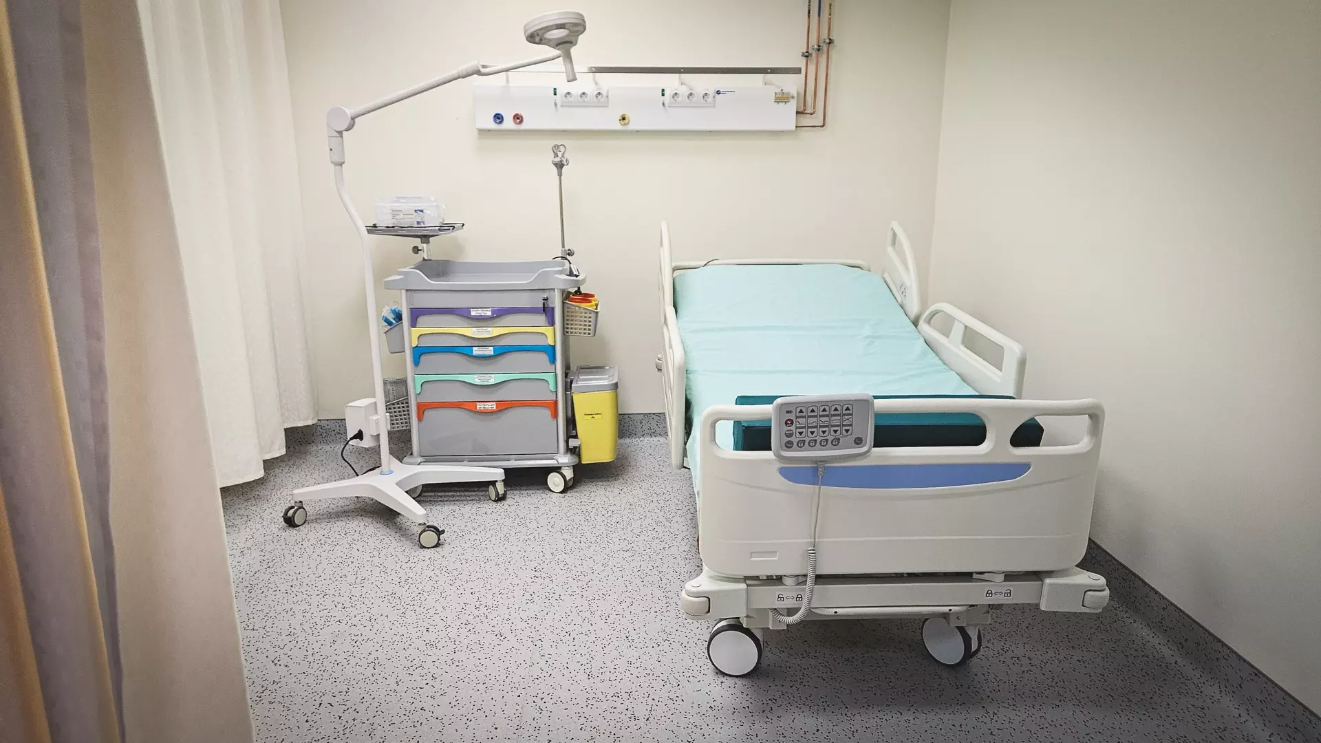 Больница в Нижневартовске ответила на обвинения после падения ребенка из люльки