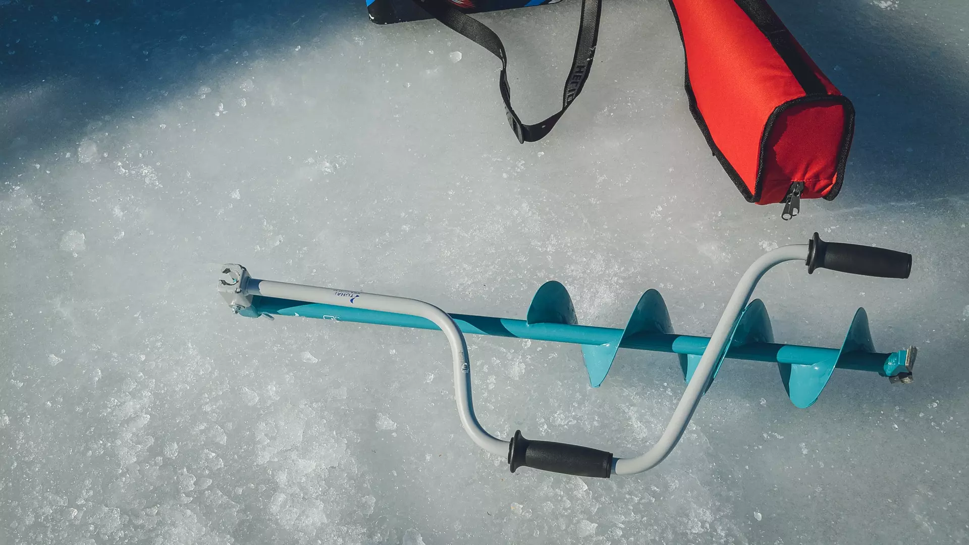 Жители ХМАО поделились фото с рыбалки в 40-градусные морозы