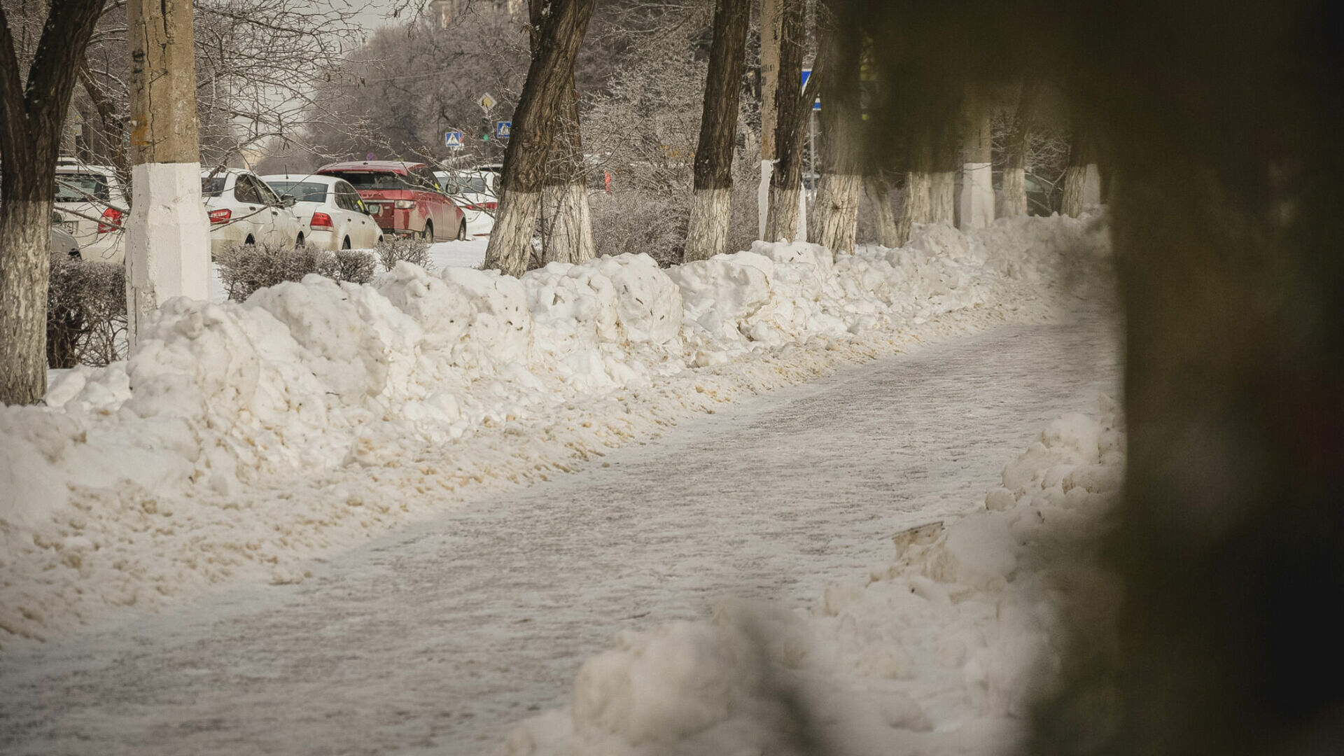 В Ханты-Мансийске семья с детьми едва не замерзла в застрявшей в сугробе машине
