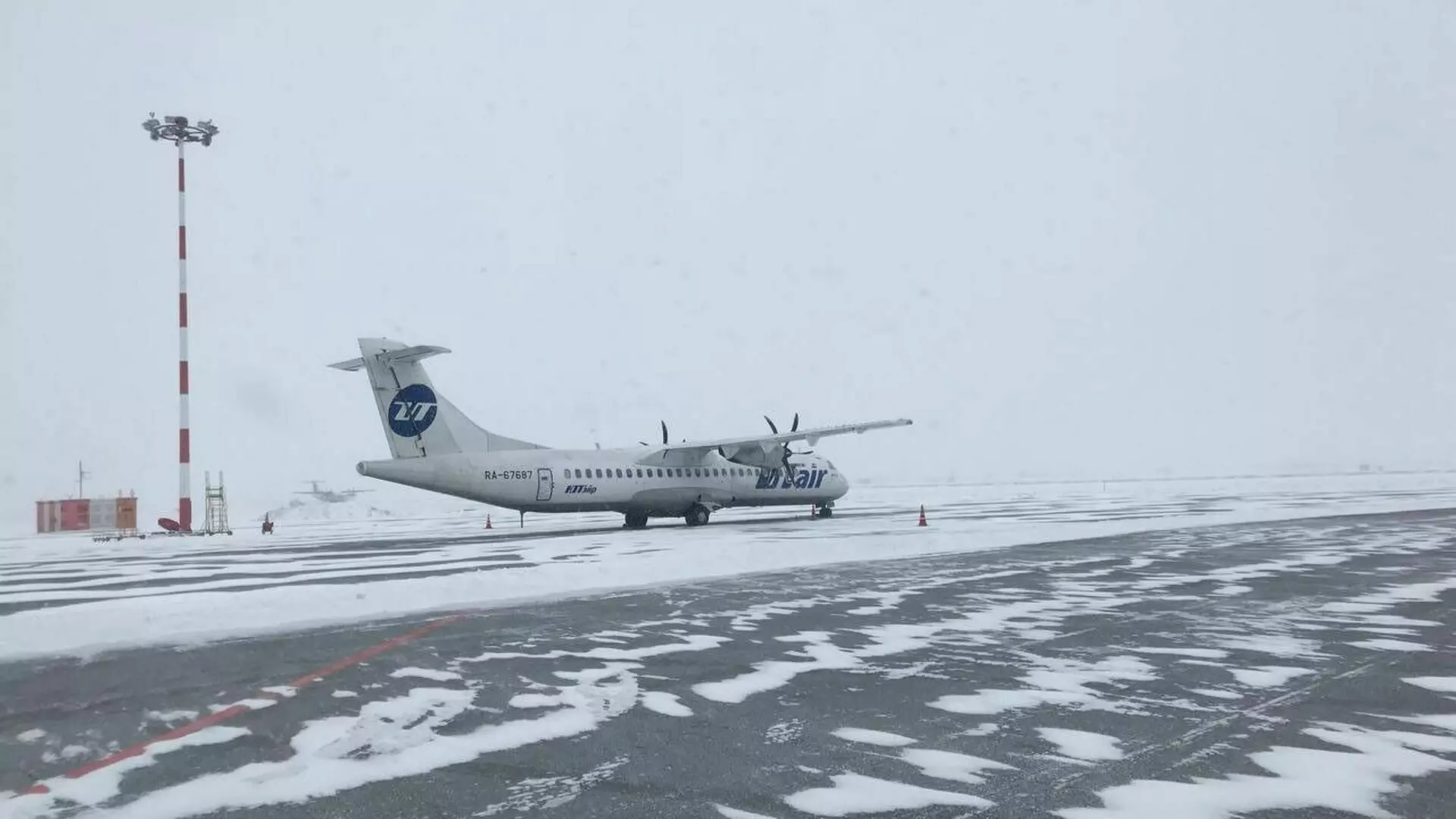 В «ЮТэйр» подтвердили нехватку мест в самолете Сургут-Санкт-Петербург