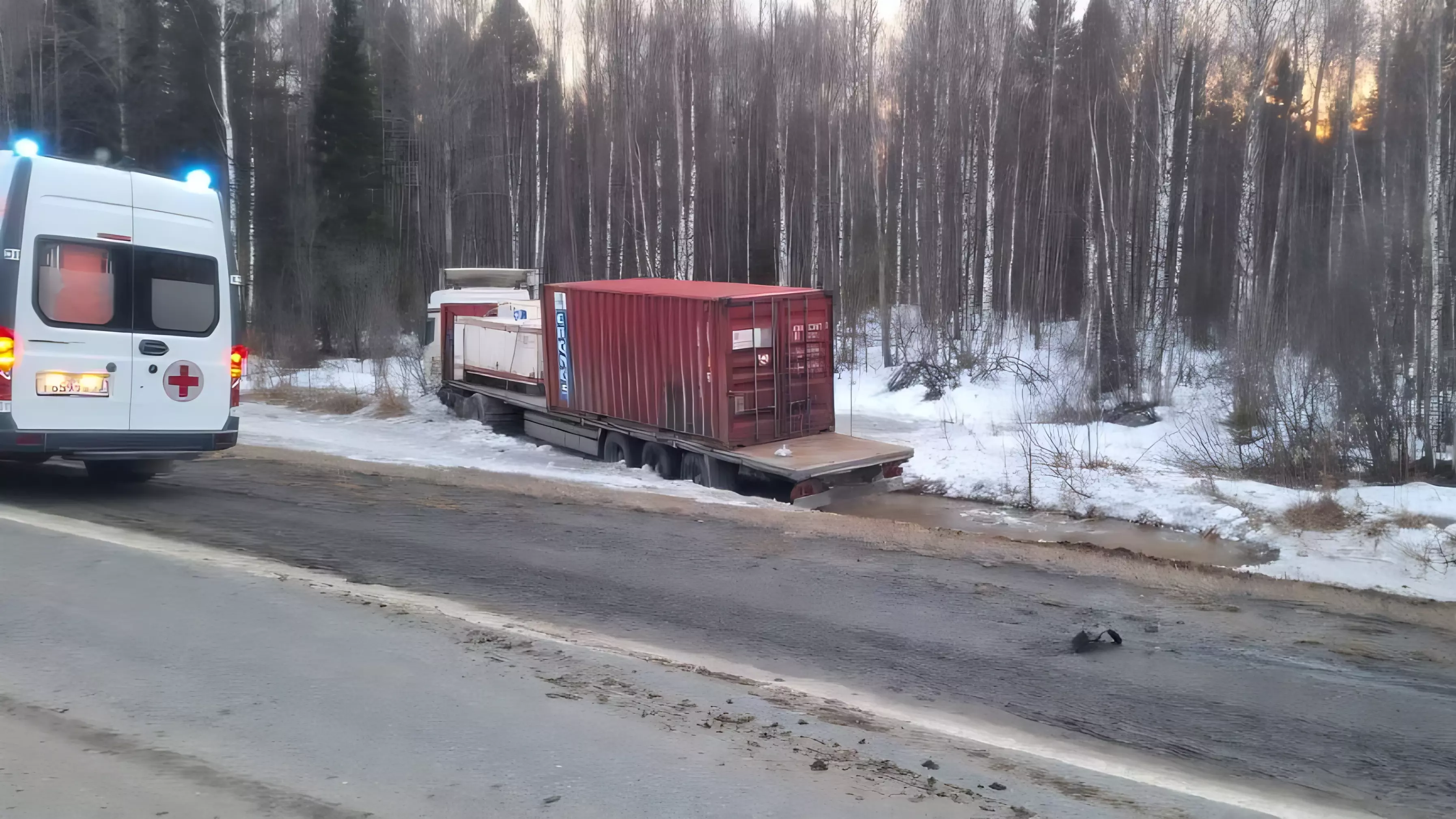 Водитель иномарки попал в смертельную аварию на трассе Тюмень-Ханты-Мансийск